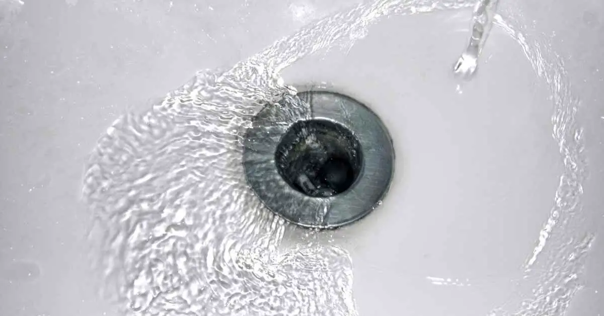 Does Hydrogen Peroxide dissolve hair in bathroom drain?