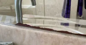 How to Remove Rust From Bathroom Mirror?