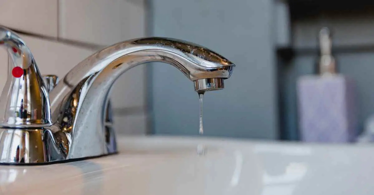 Can you fix a leaky bathroom faucet without turning off the water?