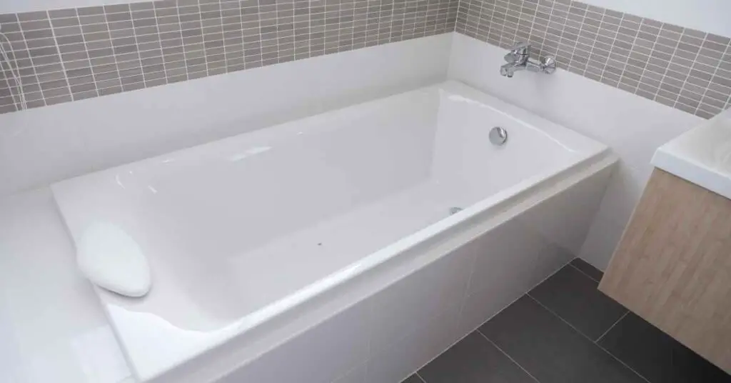 Are Lyons Bathtubs Any Good? (Explained)